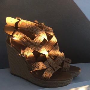 DV bohemian wedges
